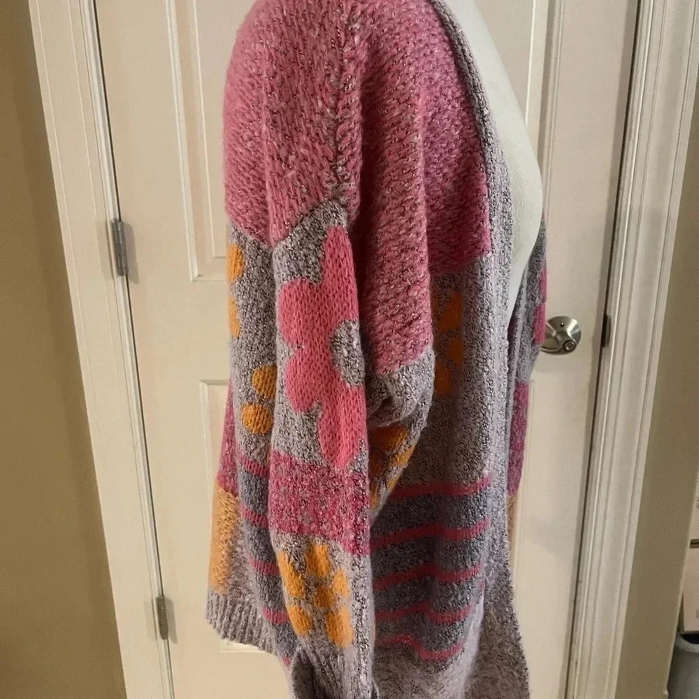 Sincerely Jules-NWT- color block floral sweater-size S - Picture 3 of 6